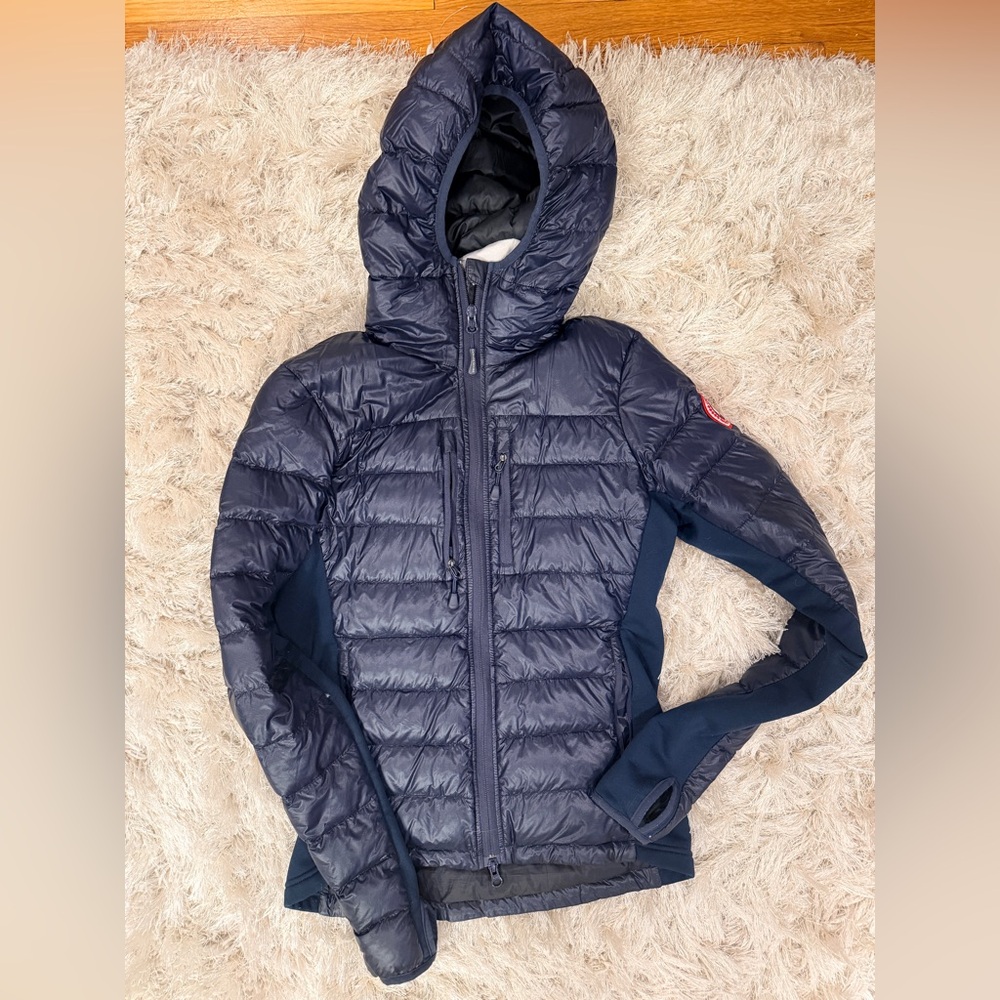 Canada Goose navy blue lightweight packable puffer jacket.